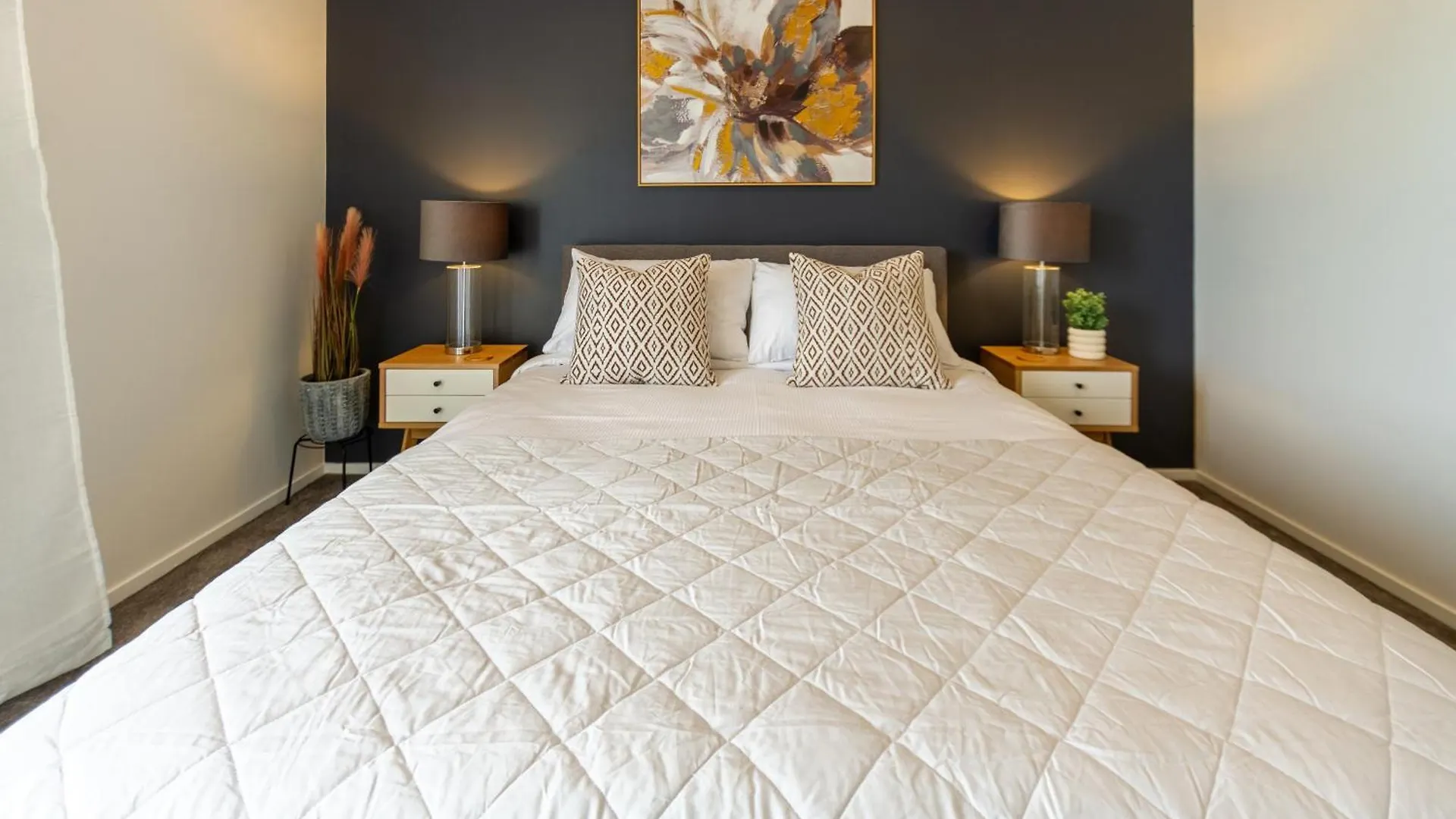 Cbd Luxury Homes Near Cafes Hagley Park River Christchurch 0*,  New Zealand