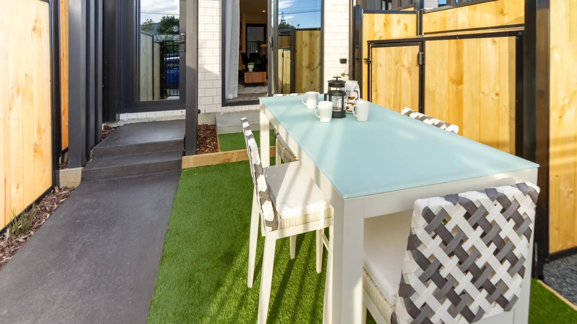 Cbd Luxury Homes Near Cafes Hagley Park River Christchurch