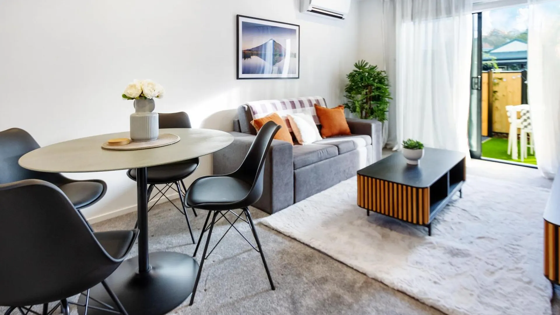 Cbd Luxury Homes Near Cafes Hagley Park River Christchurch